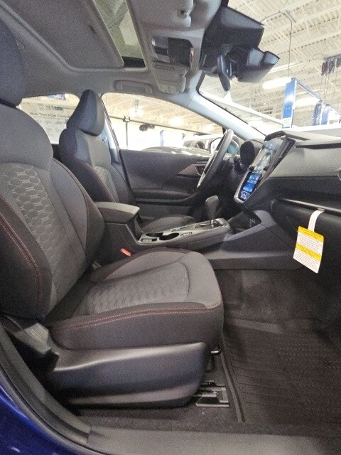 Vehicle image 33 of 38