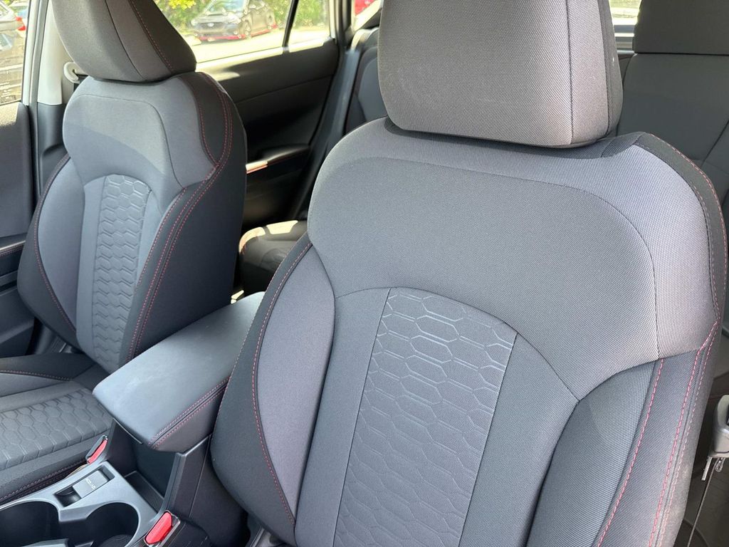 Vehicle image 19 of 32