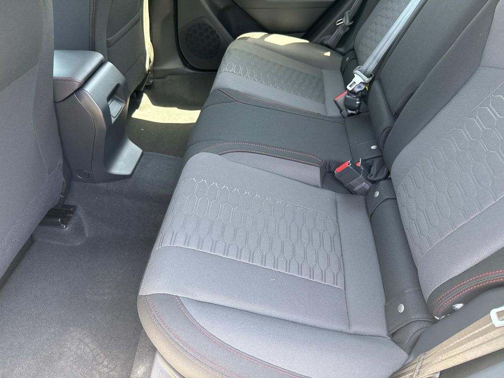 Vehicle image 13 of 32