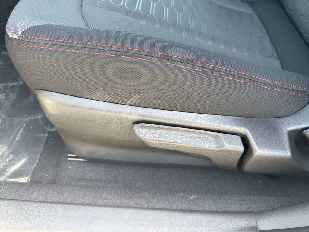 Vehicle image 20 of 32