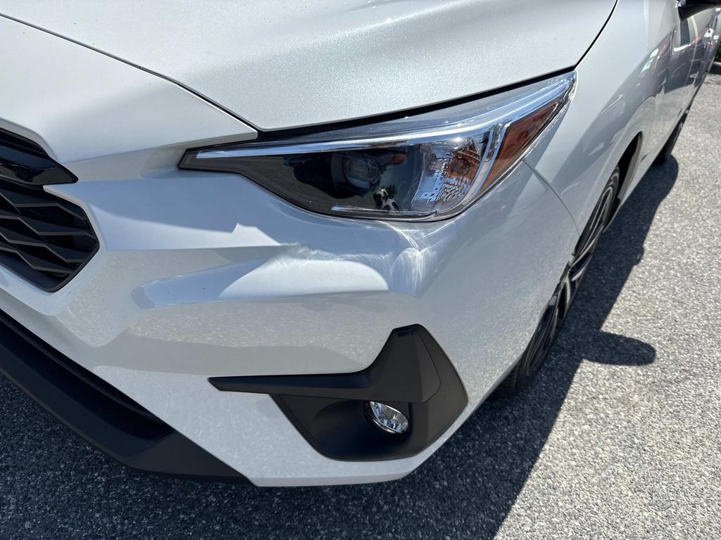 Vehicle image 8 of 32