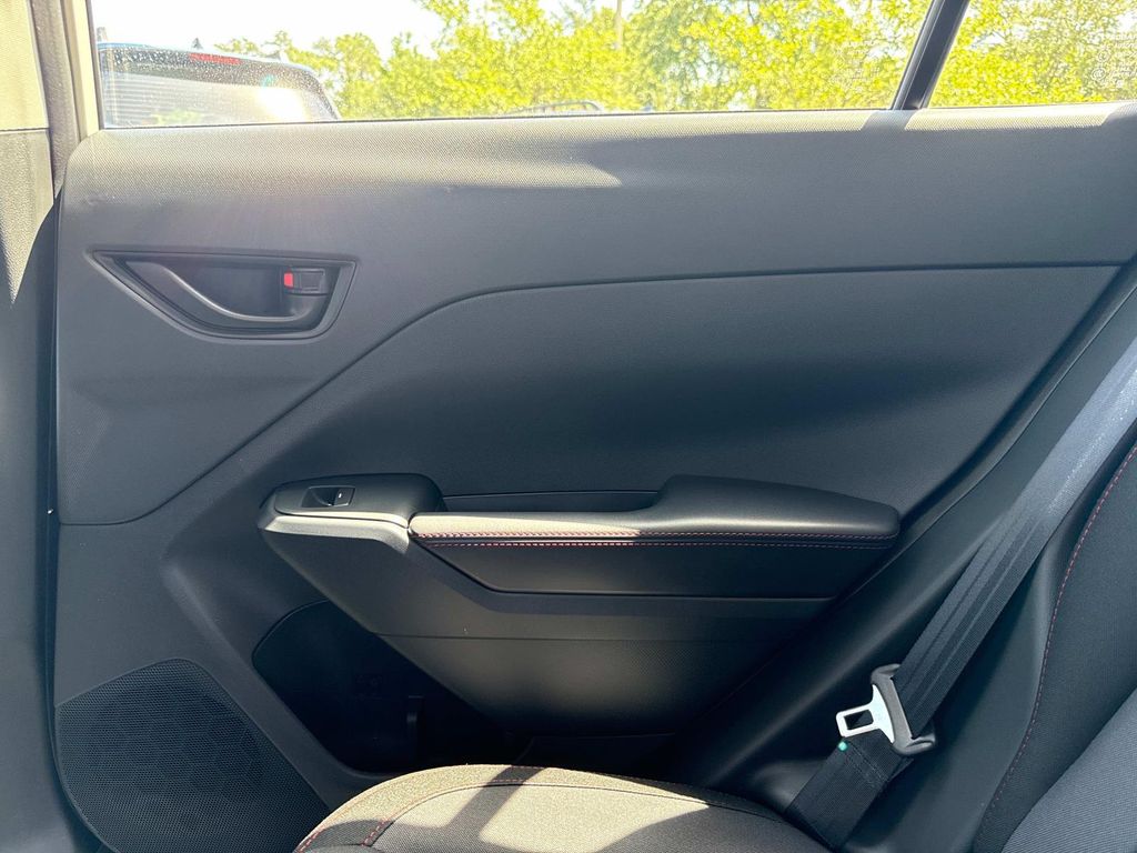 Vehicle image 14 of 32