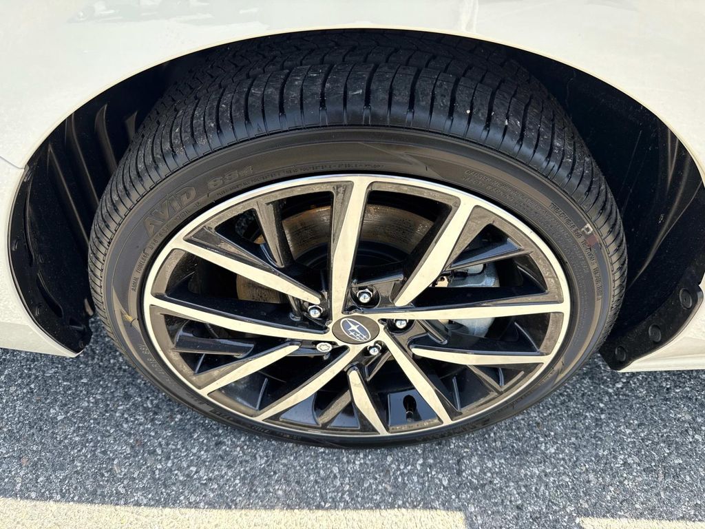 Vehicle image 9 of 32