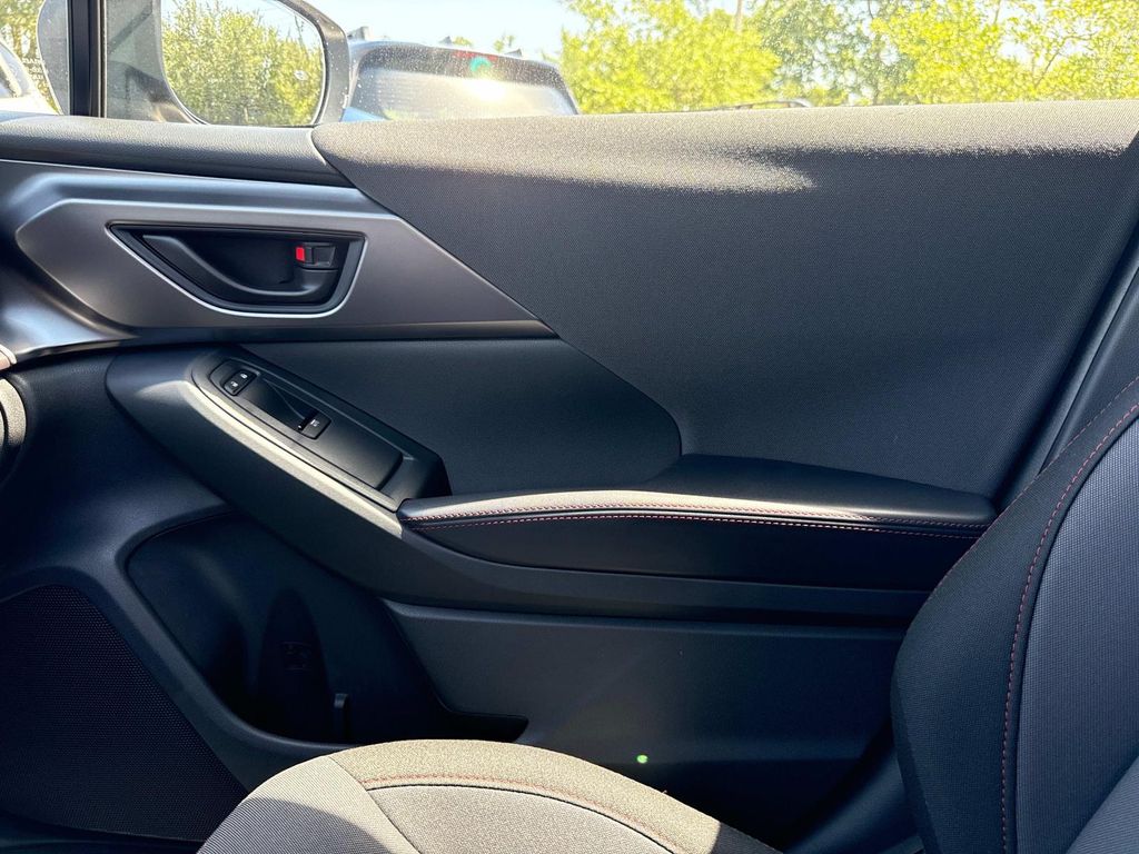 Vehicle image 22 of 32