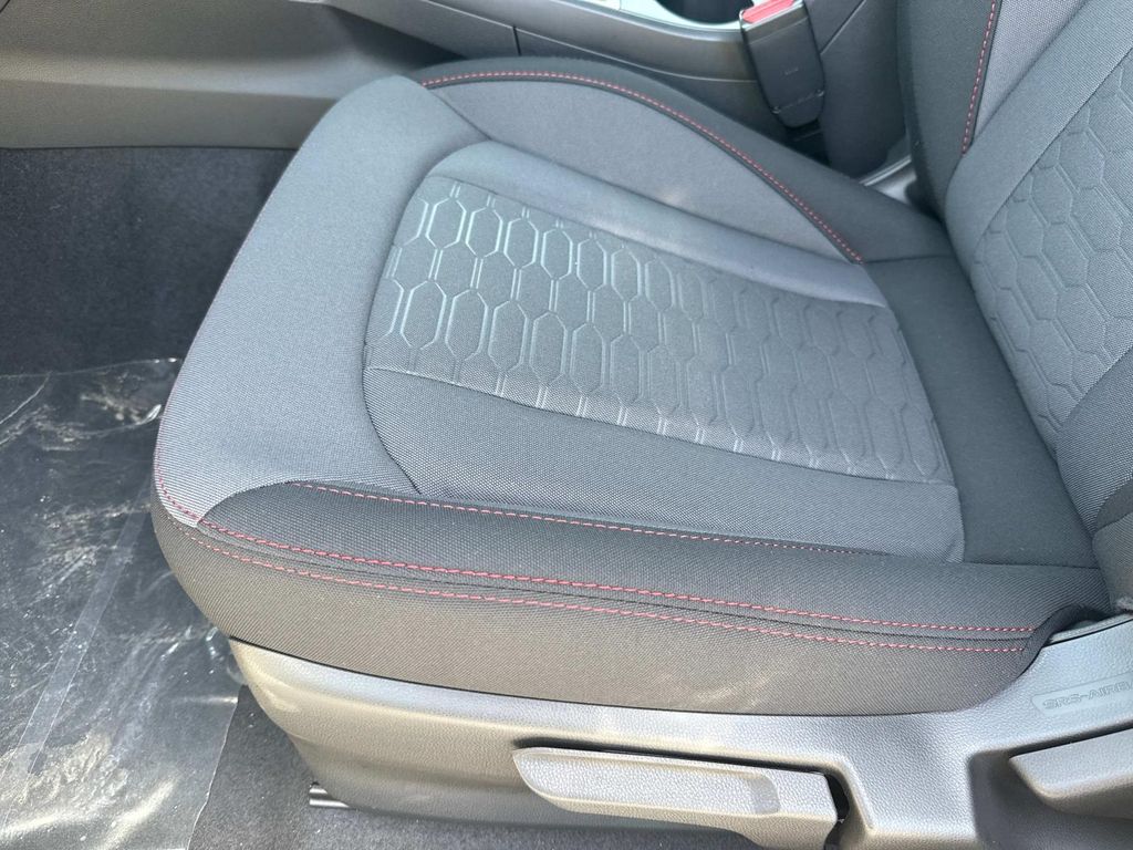 Vehicle image 21 of 32