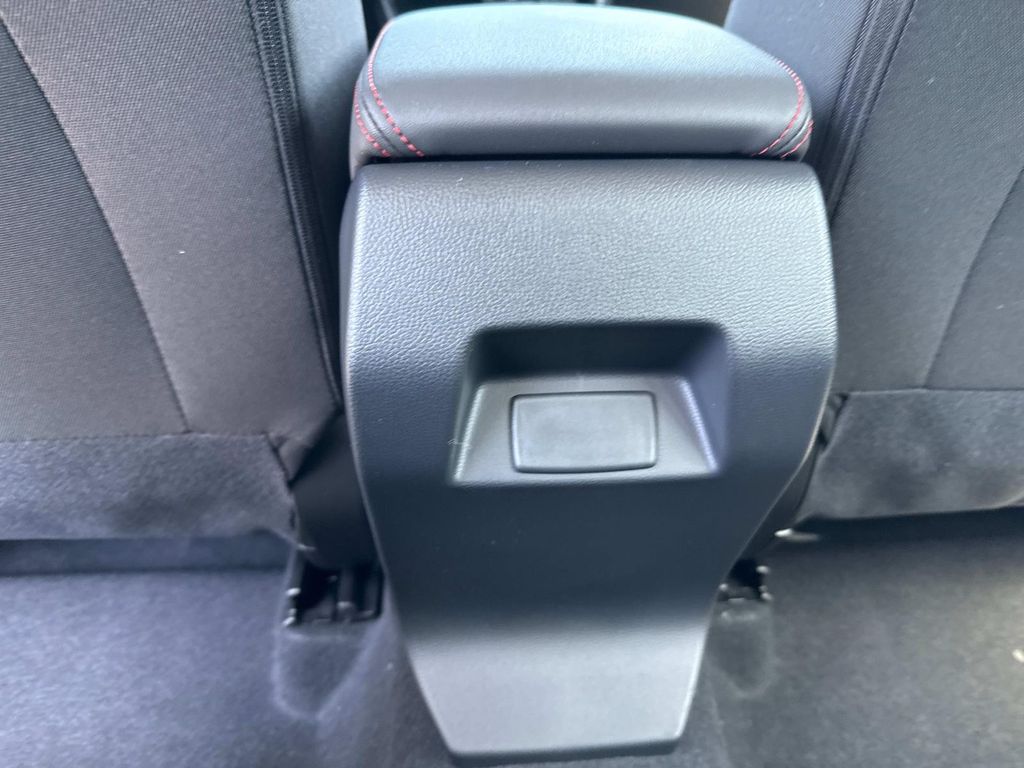 Vehicle image 16 of 32