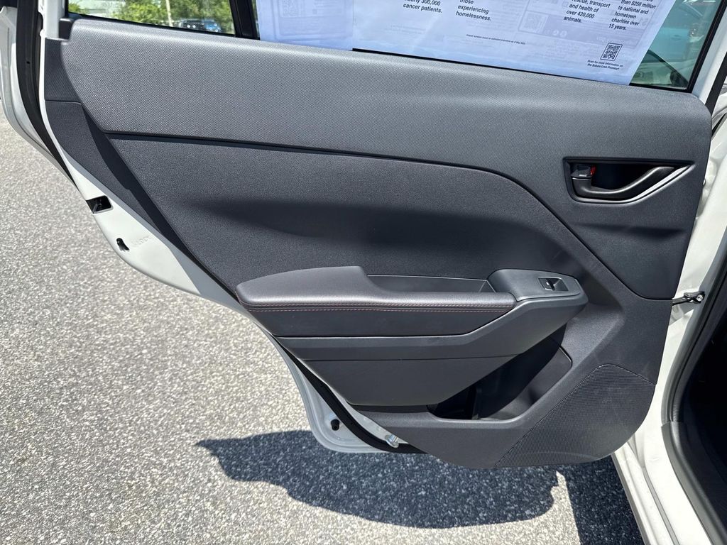 Vehicle image 10 of 32