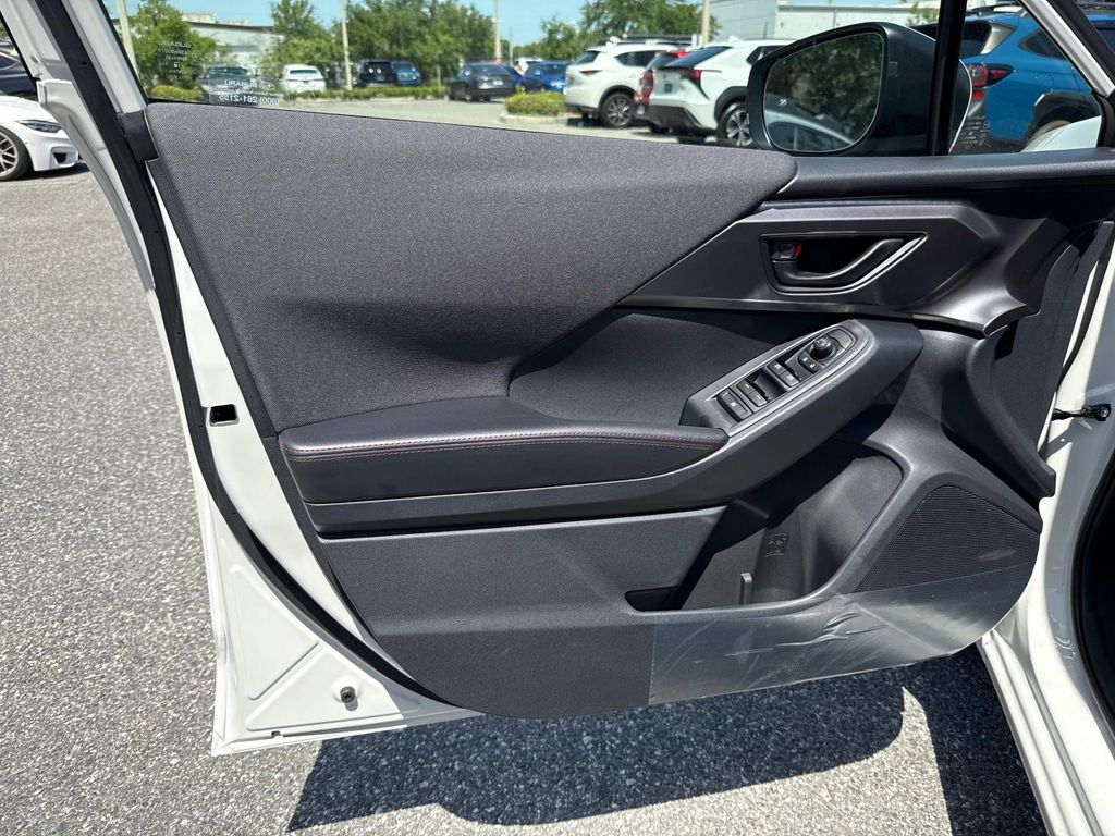 Vehicle image 17 of 32