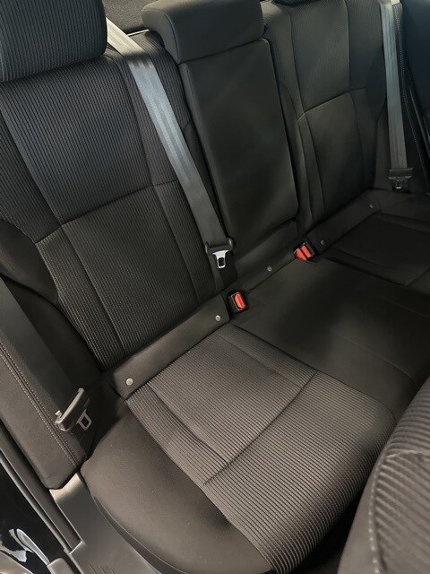 Vehicle image 33 of 43