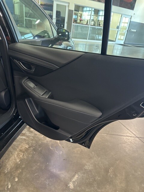 Vehicle image 31 of 43