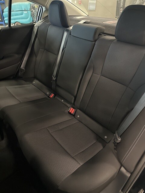 Vehicle image 27 of 43