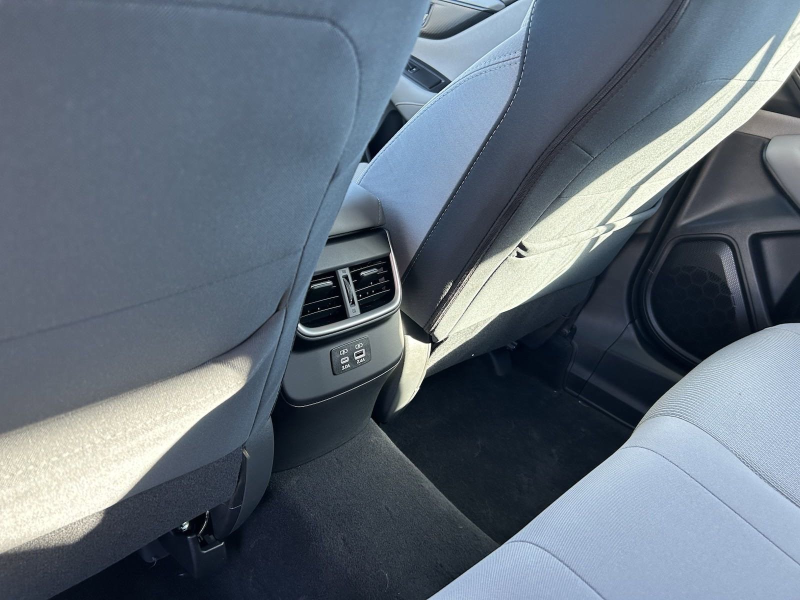 Vehicle image 31 of 36