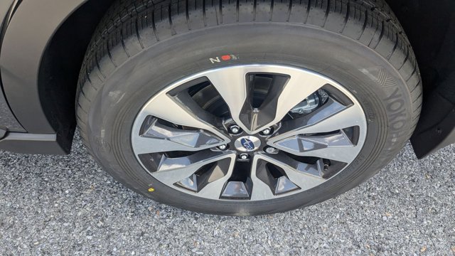 Vehicle image 17 of 18