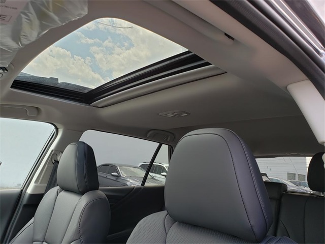 Vehicle image 7 of 17
