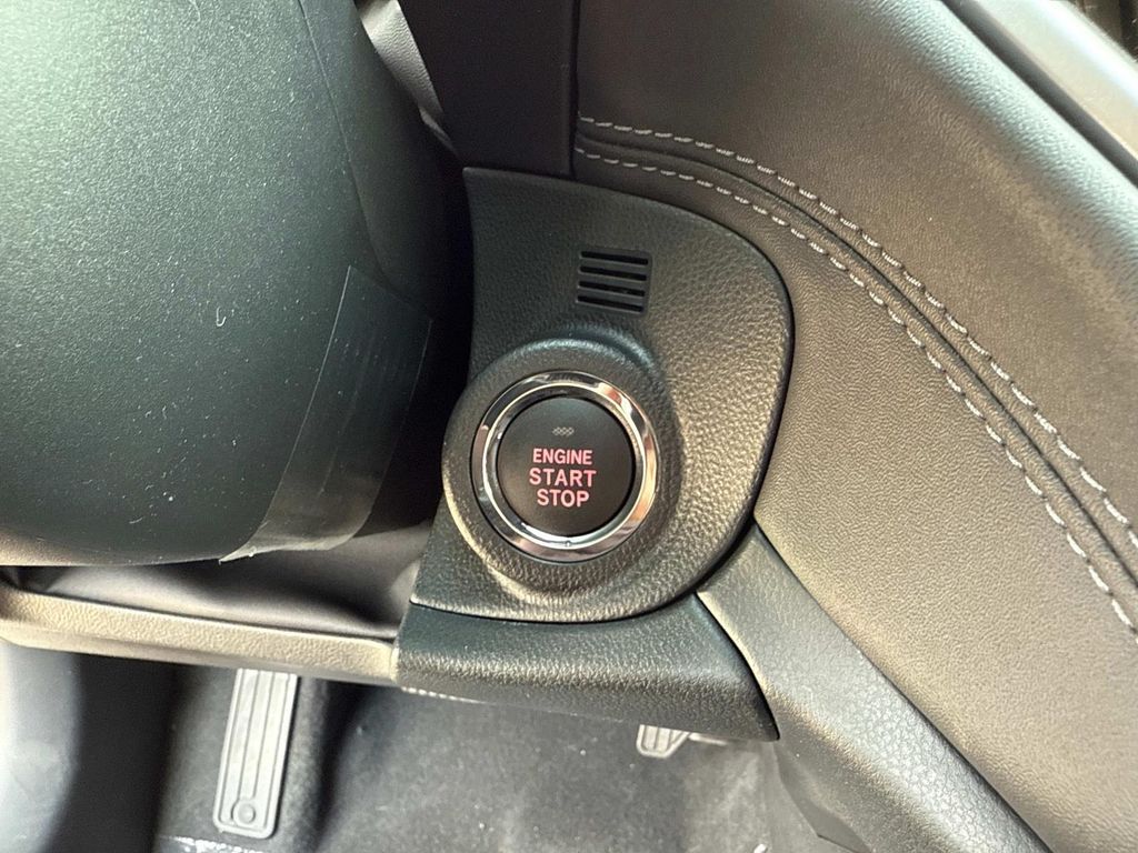 Vehicle image 27 of 30