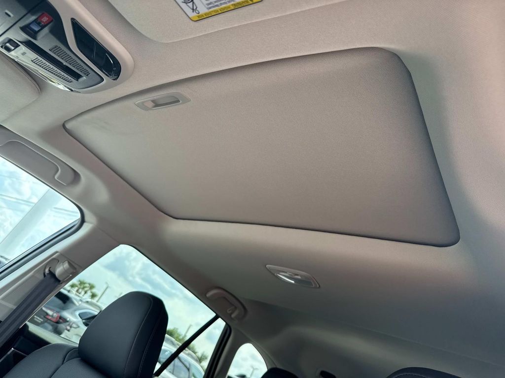 Vehicle image 20 of 30