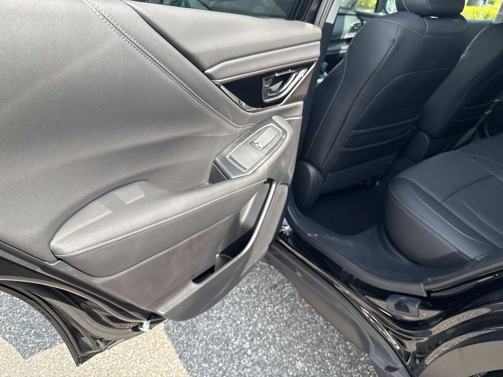 Vehicle image 10 of 30