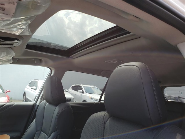 Vehicle image 8 of 12