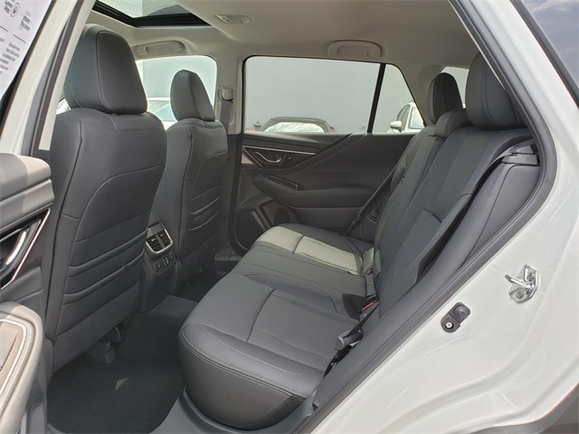 Vehicle image 7 of 12