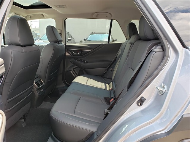 Vehicle image 8 of 17