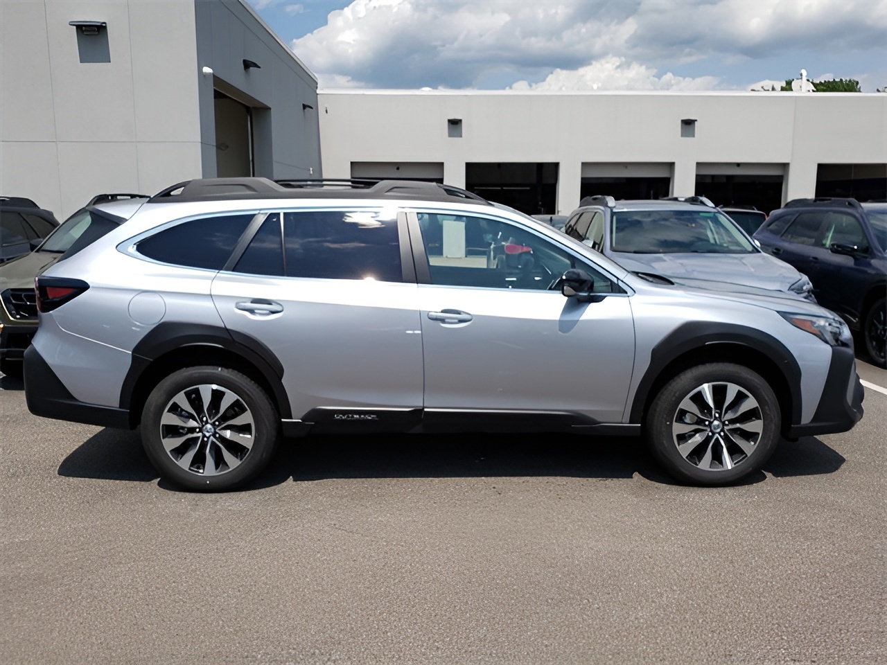 Vehicle image 15 of 17