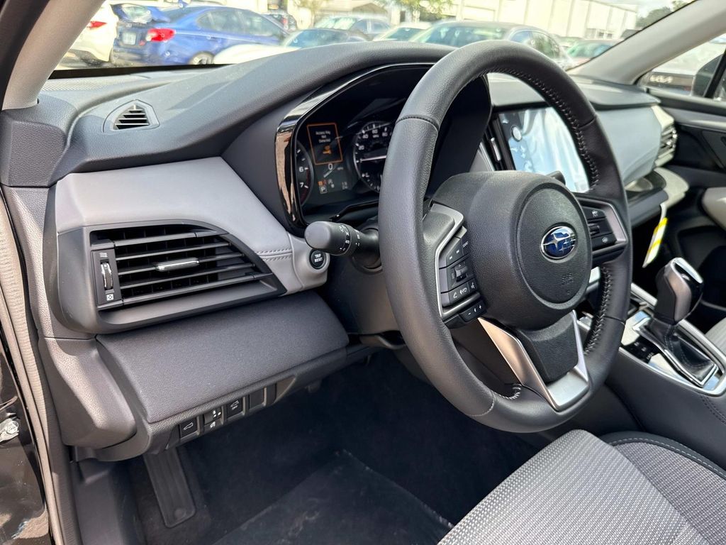 Vehicle image 18 of 32