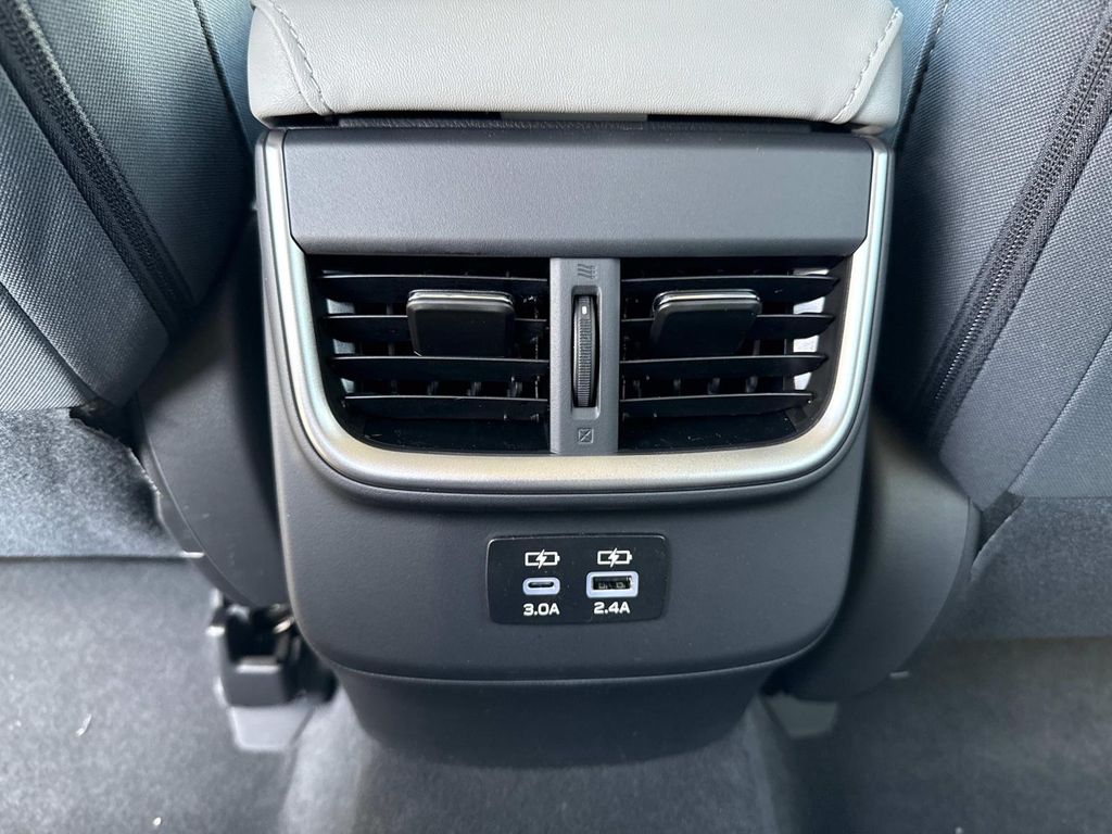Vehicle image 16 of 32