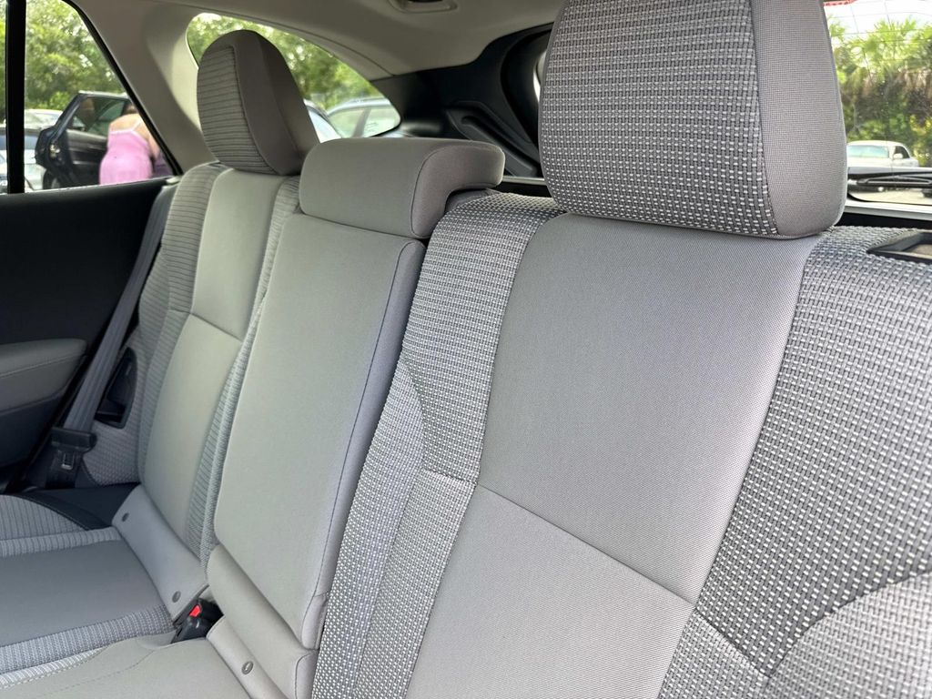 Vehicle image 12 of 32