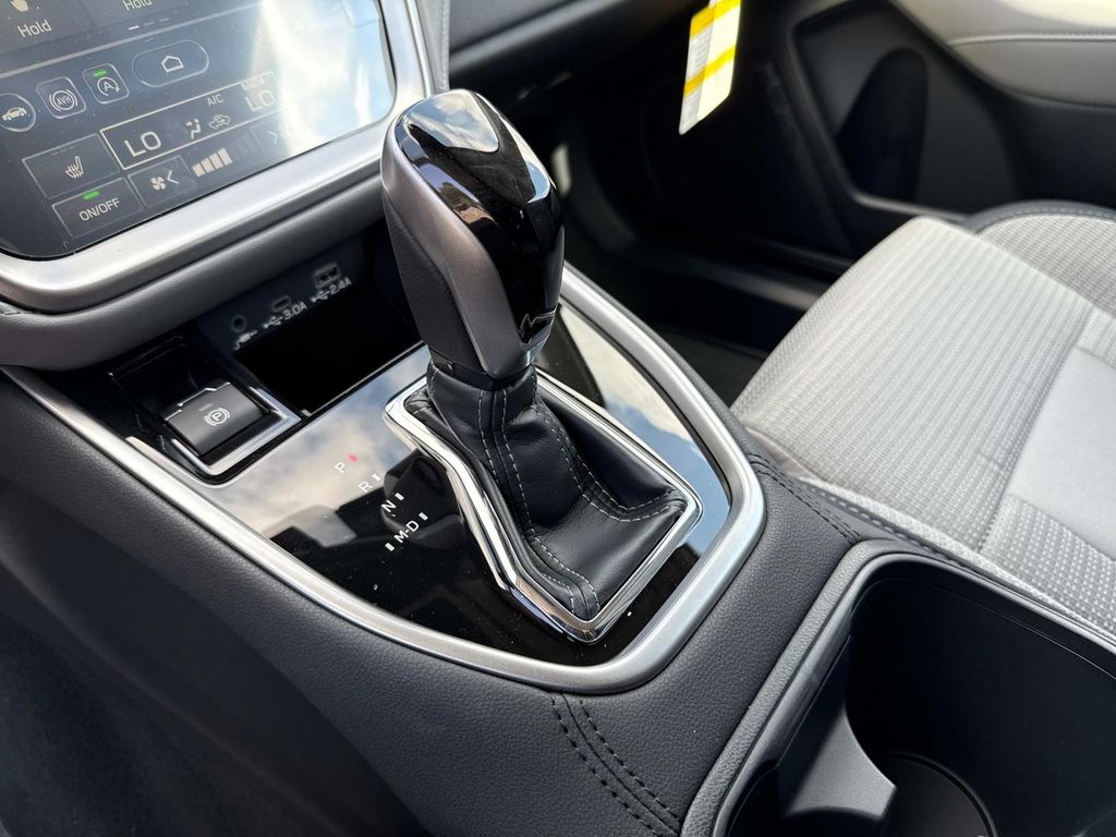 Vehicle image 25 of 32