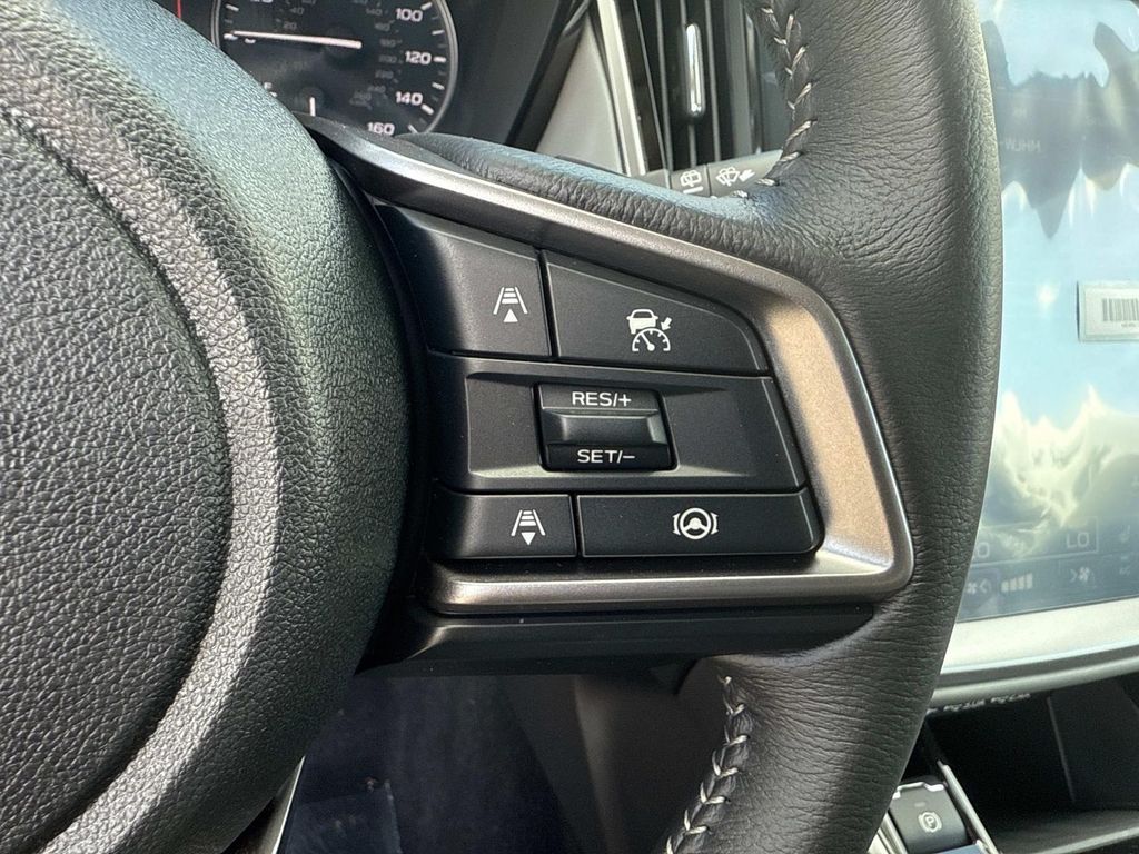 Vehicle image 26 of 32