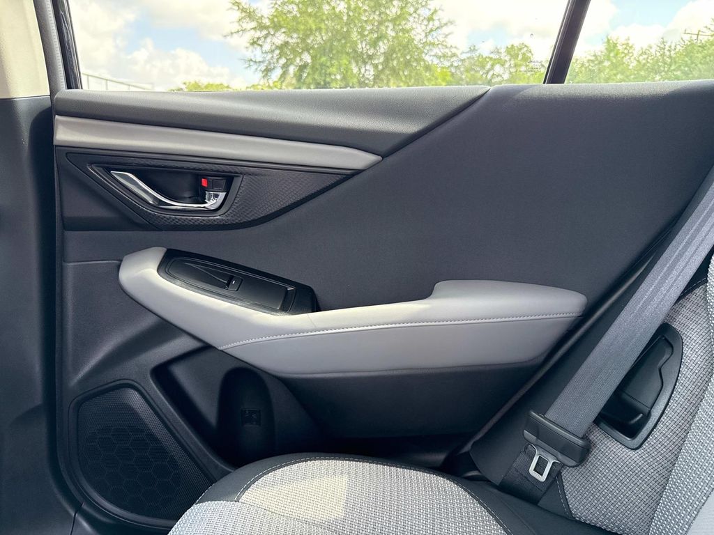 Vehicle image 14 of 32