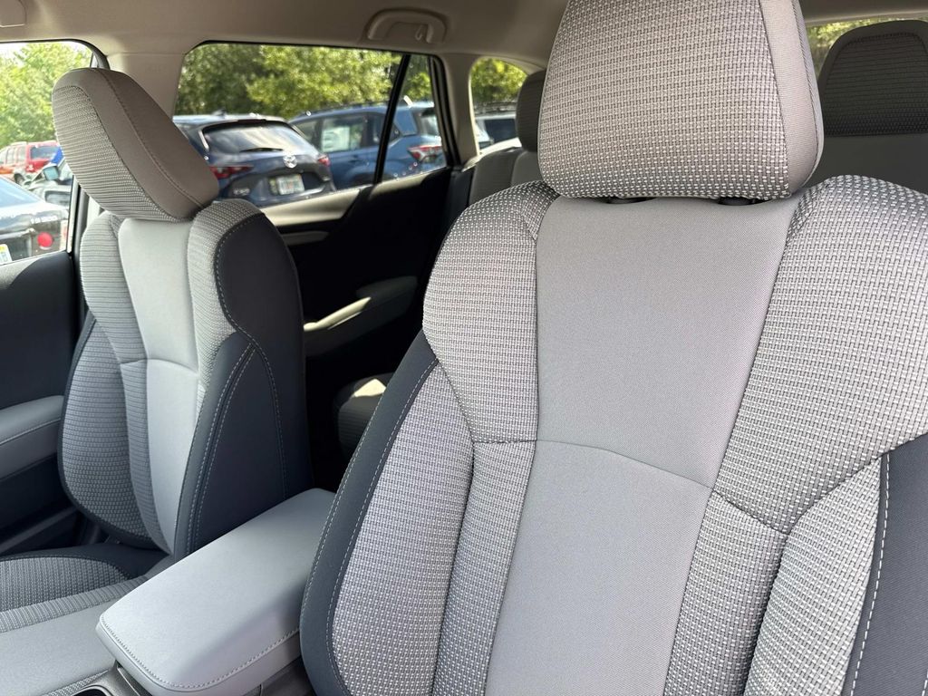 Vehicle image 19 of 32