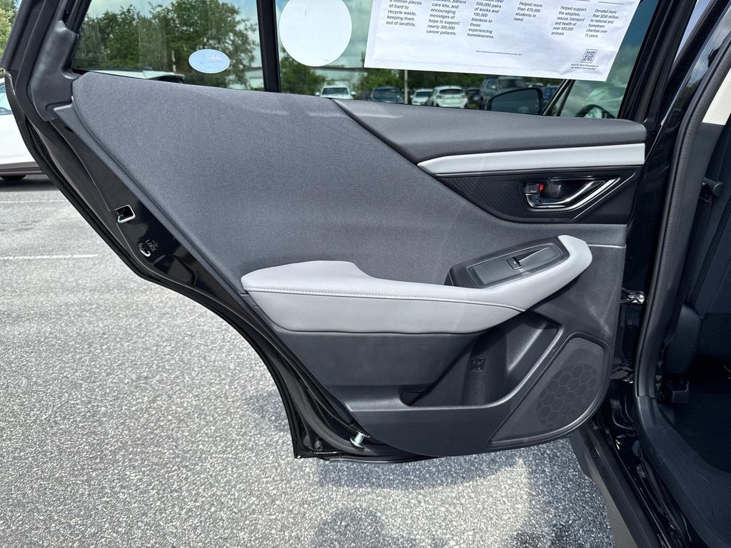 Vehicle image 10 of 32