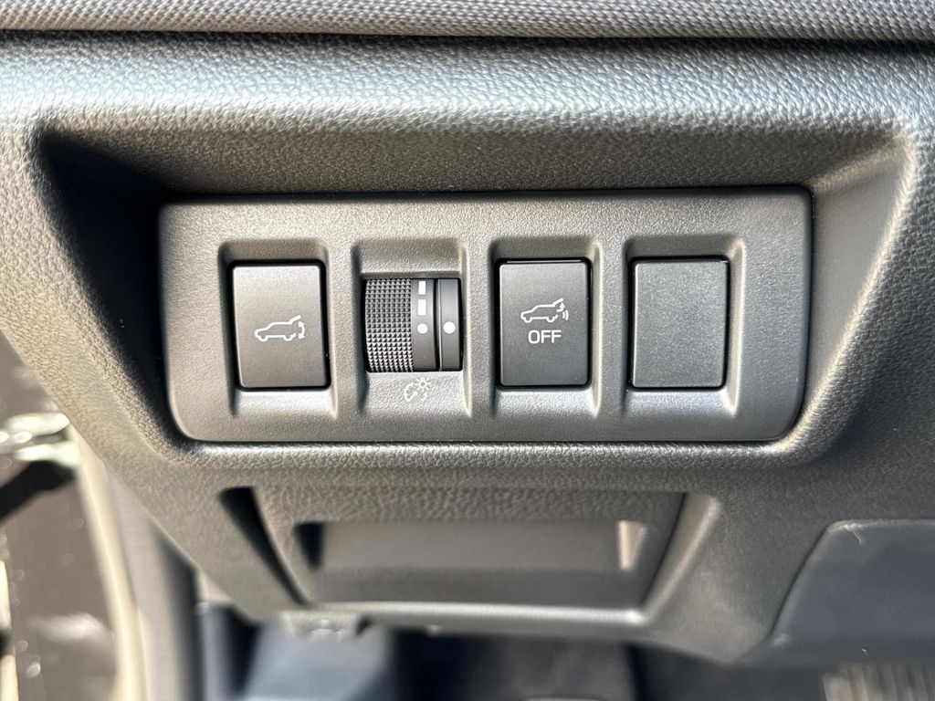Vehicle image 31 of 32