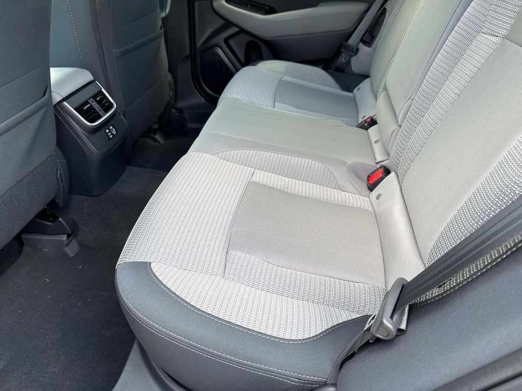 Vehicle image 13 of 32