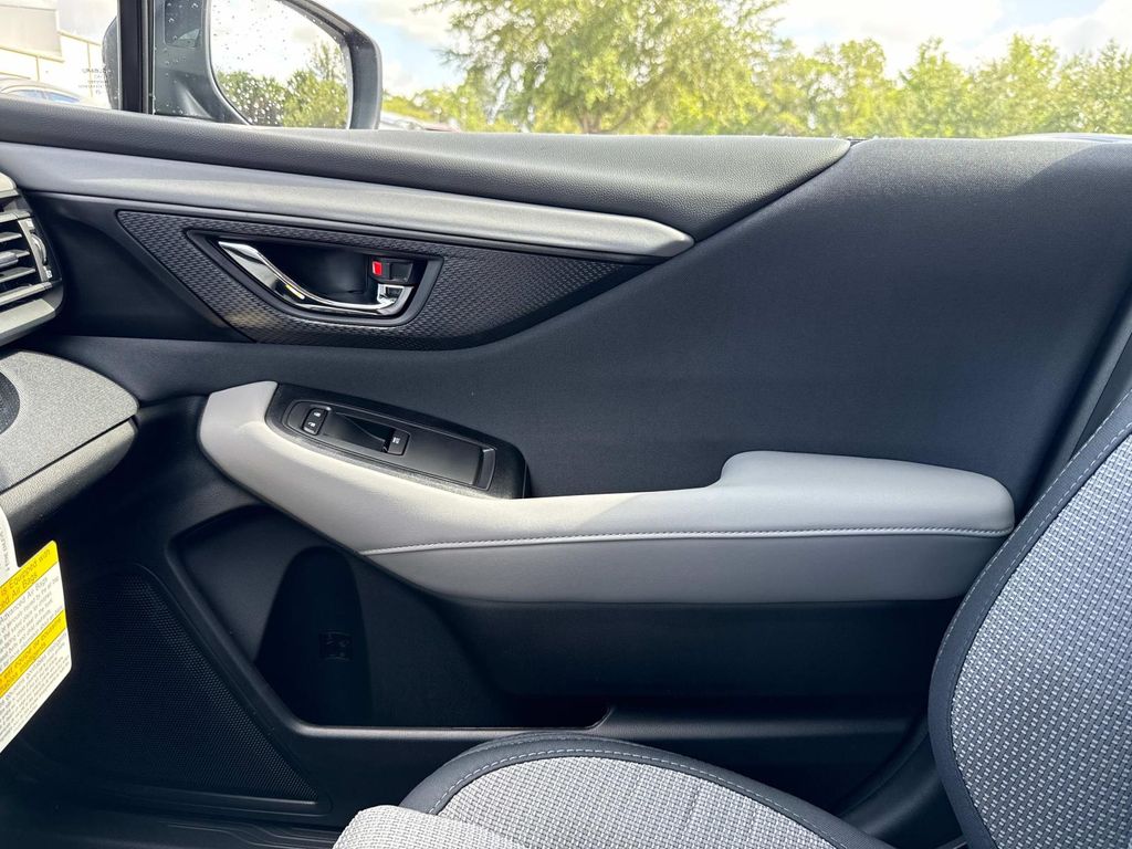Vehicle image 22 of 32