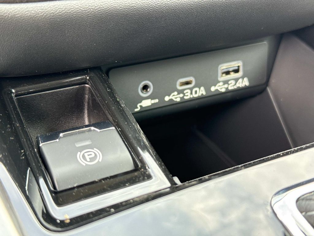 Vehicle image 26 of 35