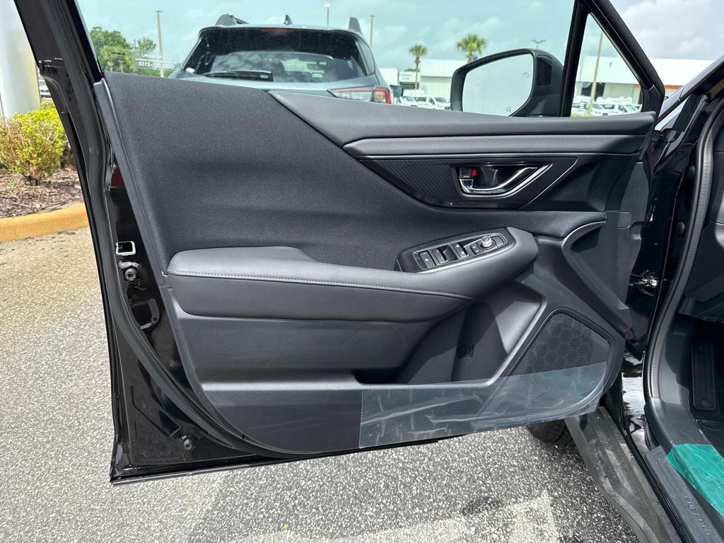 Vehicle image 17 of 35