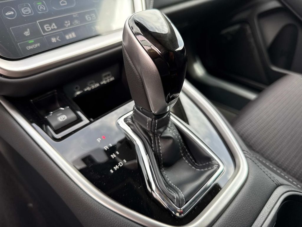 Vehicle image 27 of 35