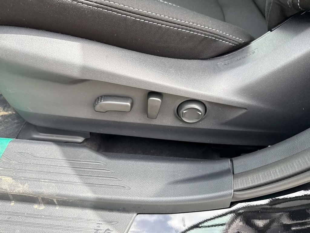 Vehicle image 20 of 35
