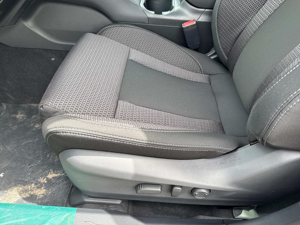 Vehicle image 21 of 35