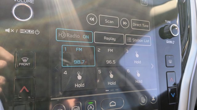 Vehicle image 11 of 17