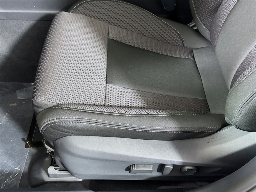 Vehicle image 18 of 31