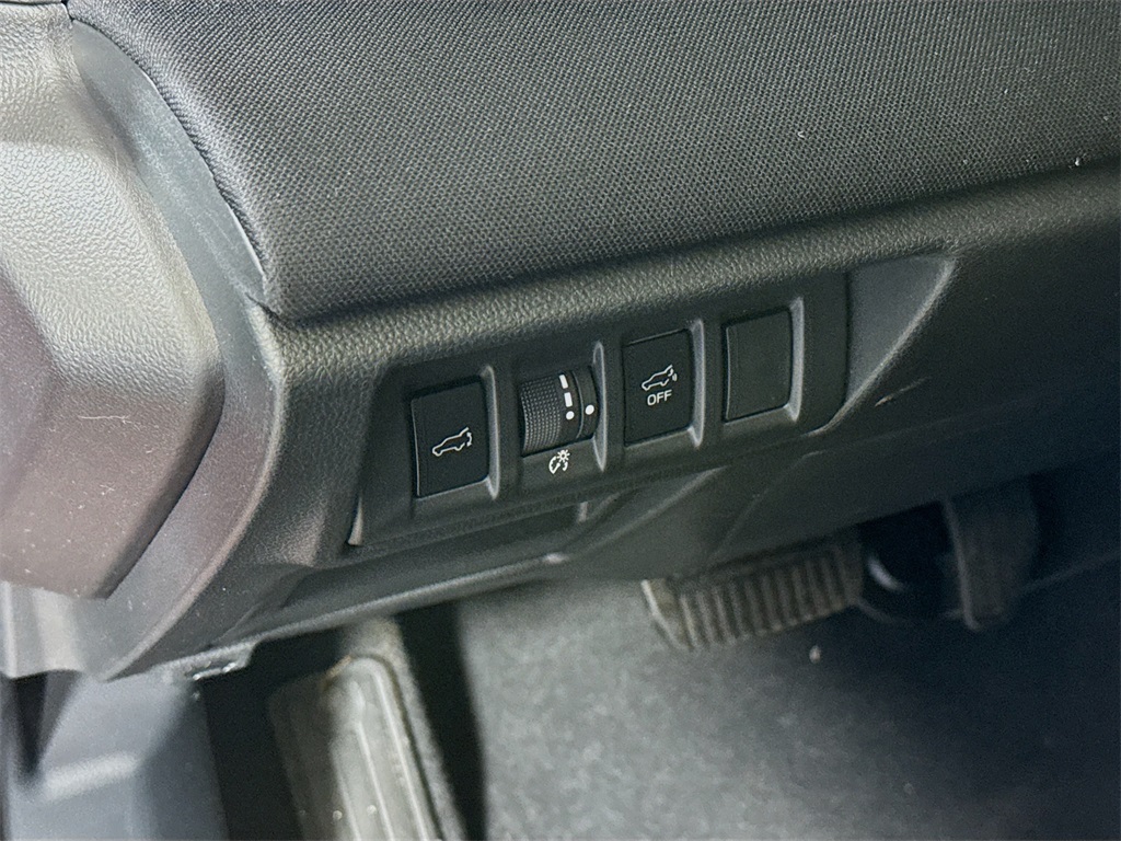 Vehicle image 10 of 31