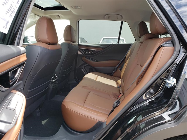 Vehicle image 8 of 12