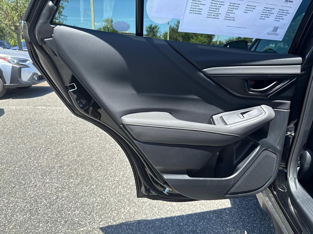 Vehicle image 33 of 36