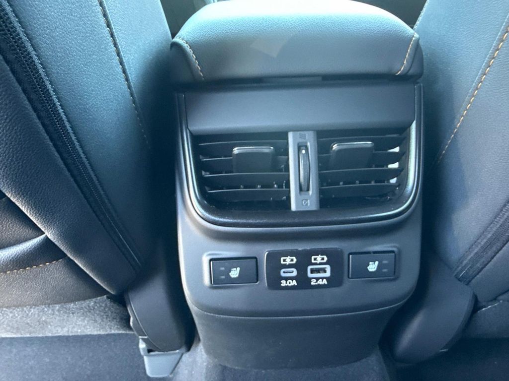 Vehicle image 25 of 36