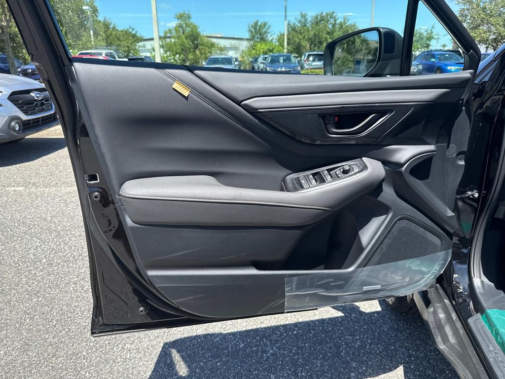 Vehicle image 32 of 36