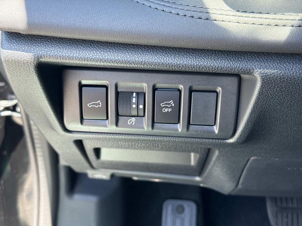Vehicle image 23 of 36