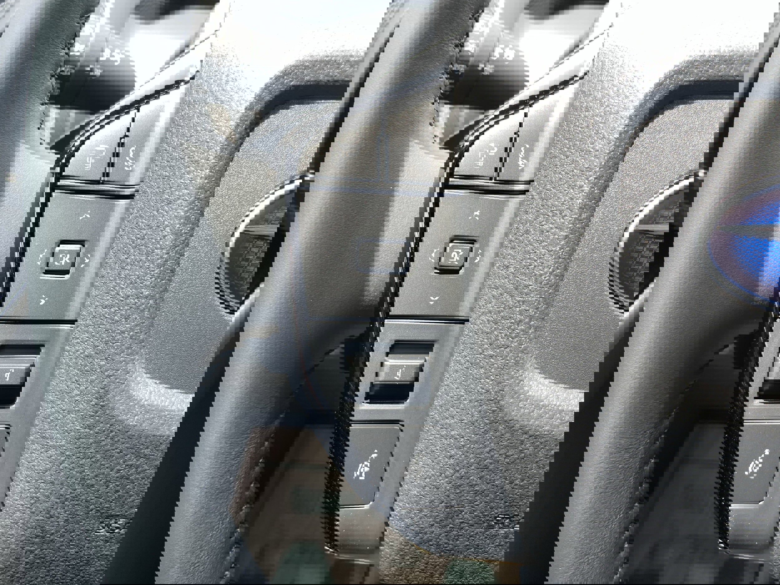 Vehicle image 18 of 34